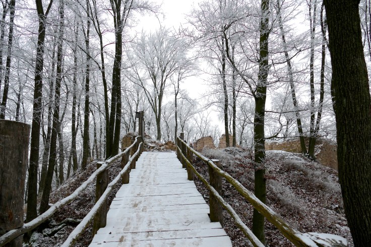 most vedúci k obišovskému hradu